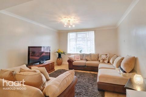 16 Woodbridge Lane, Romford, RM3 9JF