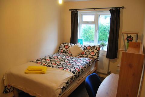 6 bedroom house to rent - College Road, Canterbury
