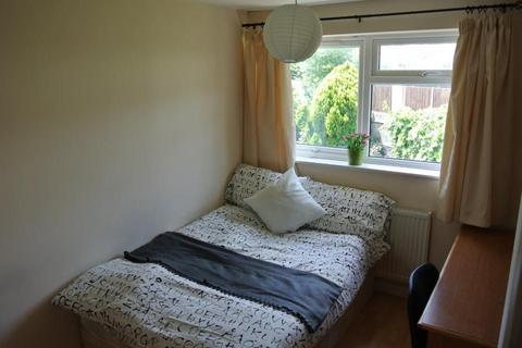 4 bedroom house to rent, Tenterden Drive, Canterbury