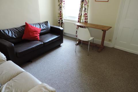 4 bedroom house to rent - Tudor Road, Canterbury