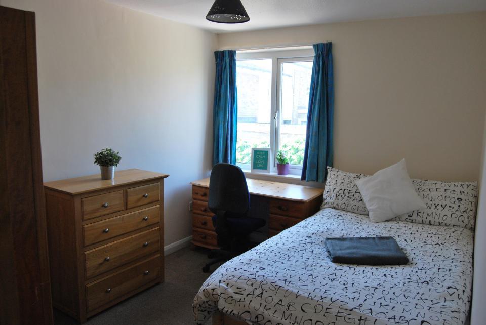 Headcorn Drive, Canterbury 1 bed in a house share to rent £464 pcm (£107 pw)