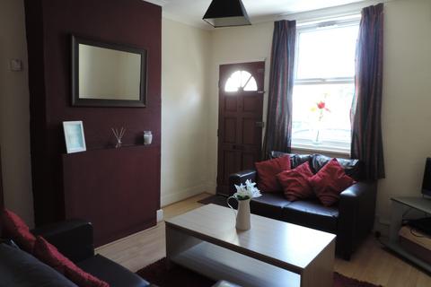 4 bedroom house to rent, Saunders Street, Gillingham