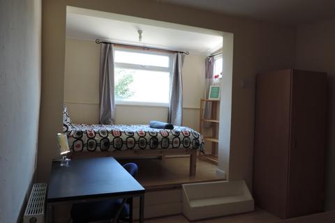 4 bedroom house to rent, Saunders Street, Gillingham