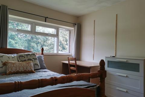 4 bedroom house to rent, Tenterden Drive, Canterbury