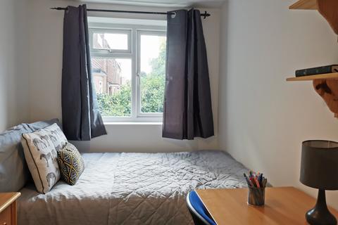 1 bedroom in a house share to rent, Brymore Road, Canterbury