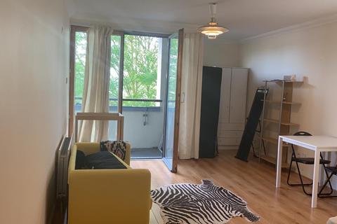 1 bedroom in a flat share to rent, Hudson Court, 3 Maritime Quay, London, E14