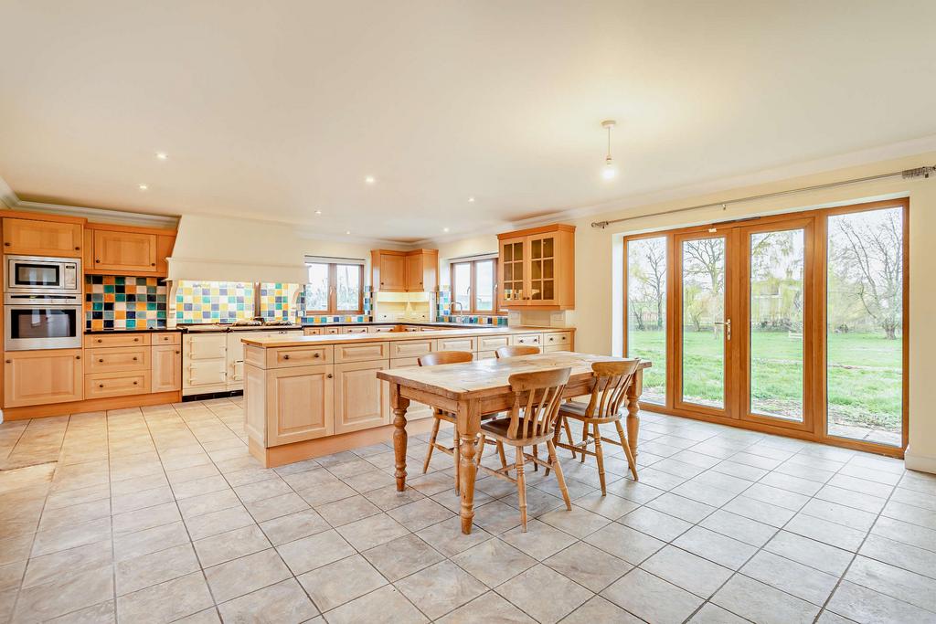 Stoke Doyle, Peterborough... 3 bed bungalow £2,300 pcm (£531 pw)
