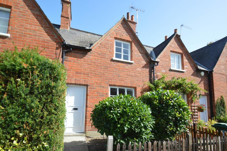 Prince Consort Cottages, Windsor 2 bed terraced house £450,000