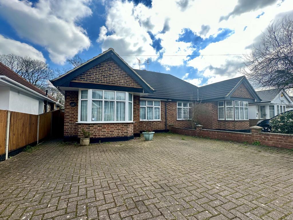 Woodmere Avenue, Watford, WD24 2 bed bungalow £475,000