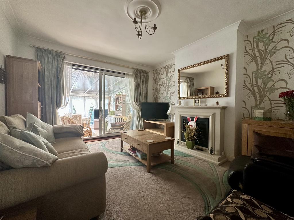 Woodmere Avenue, Watford, WD24 2 bed bungalow £475,000