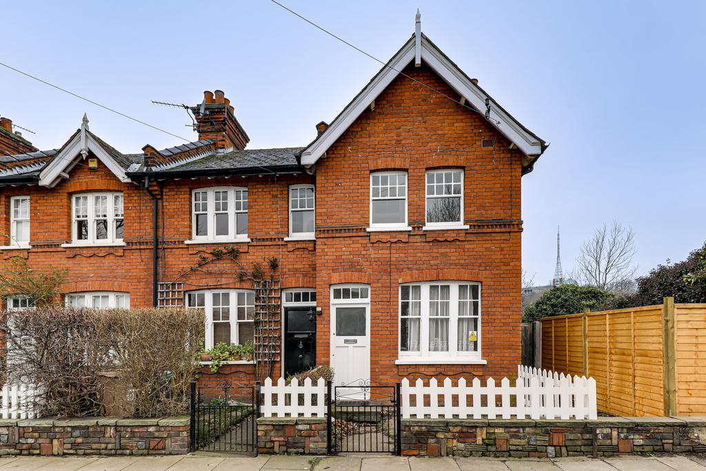 Nightingale Lane, Crouch End, N8 2 bed end of terrace house for sale
