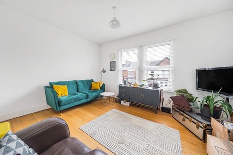 3 bedroom apartment for sale, Woollaston Road, Haringey, N4