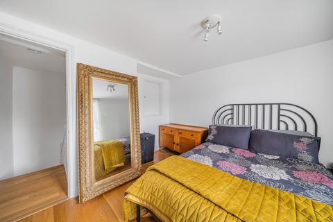 3 bedroom apartment for sale, Woollaston Road, Haringey, N4