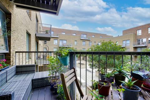 1 bedroom apartment for sale, Candish Court, Quadrangle, London, N8