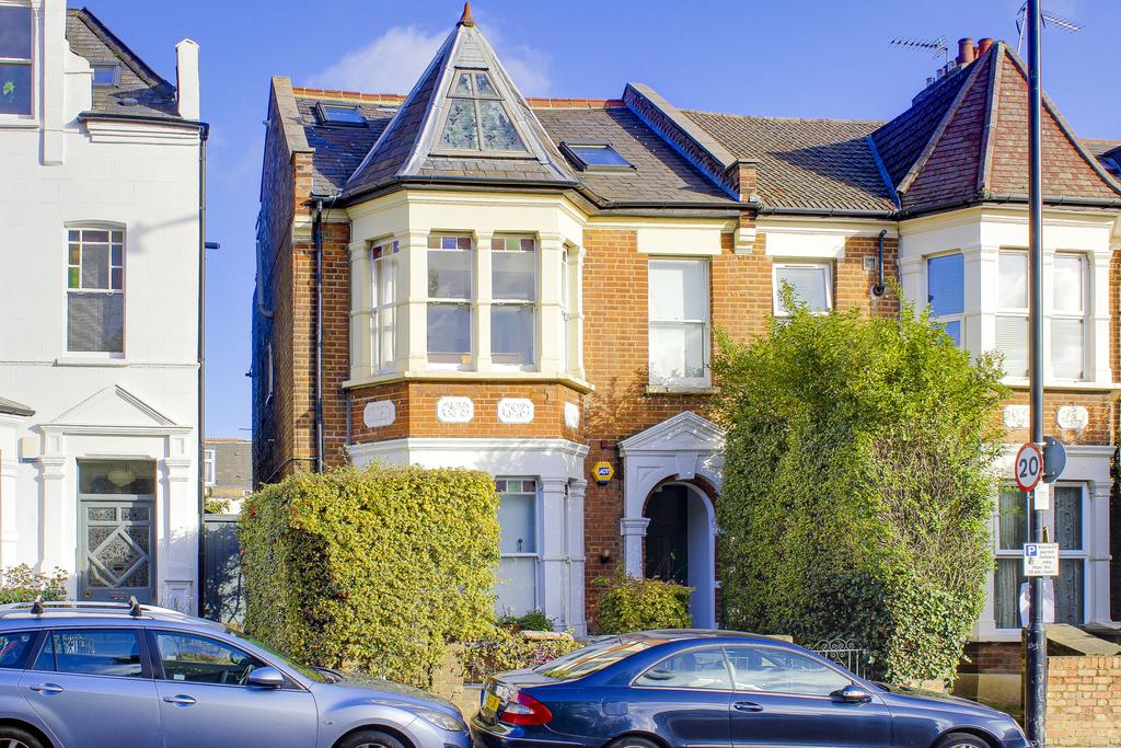 Ferme Park Road, Crouch End, N8, N8 2 bed apartment £490,000