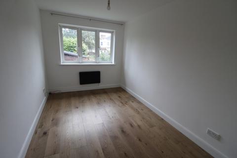 2 bedroom flat to rent, Swain Road, Thornton Heath, CR7