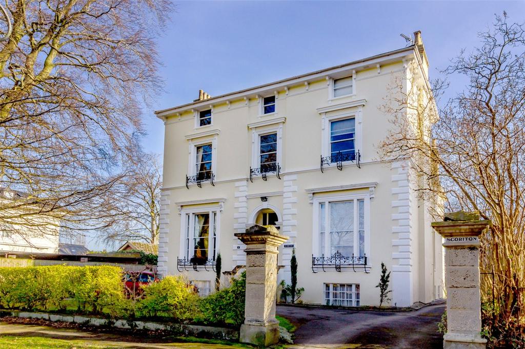 Pittville Crescent, Cheltenham, GL52 1 bed apartment for sale £250,000
