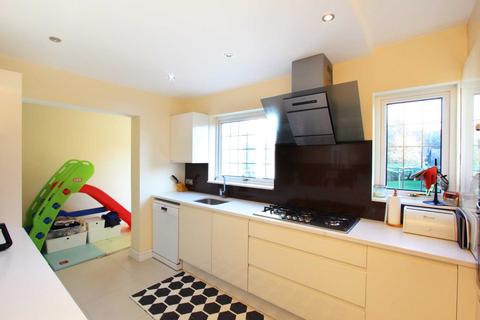 15 Cardinal Crescent, New Malden, KT3 3EF