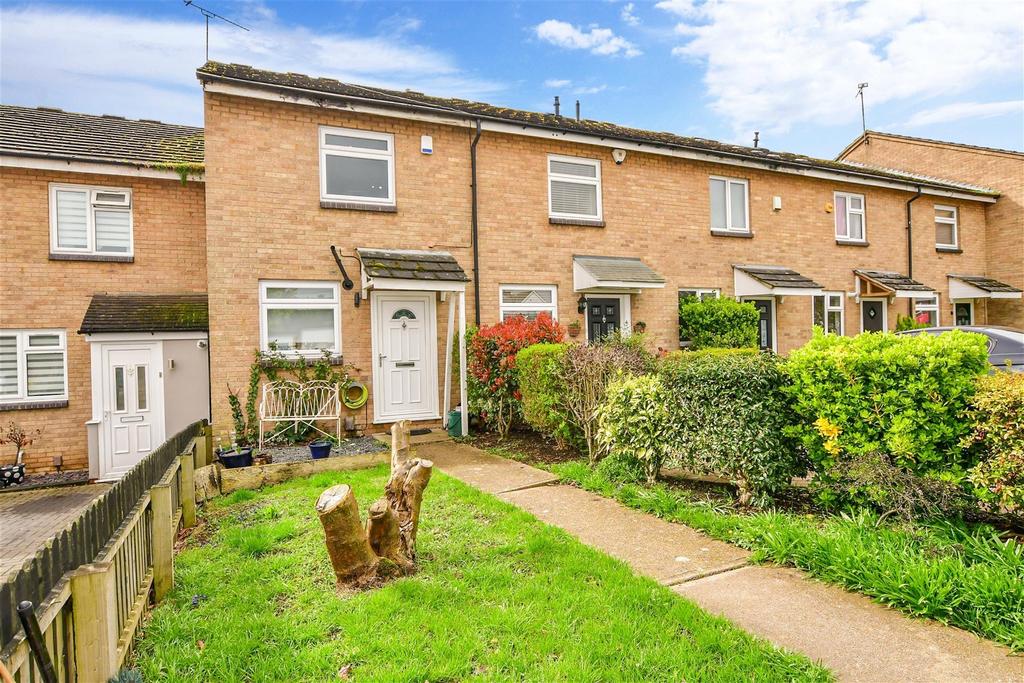 Latimer Drive, Steeple View... 3 bed terraced house for sale £300,000