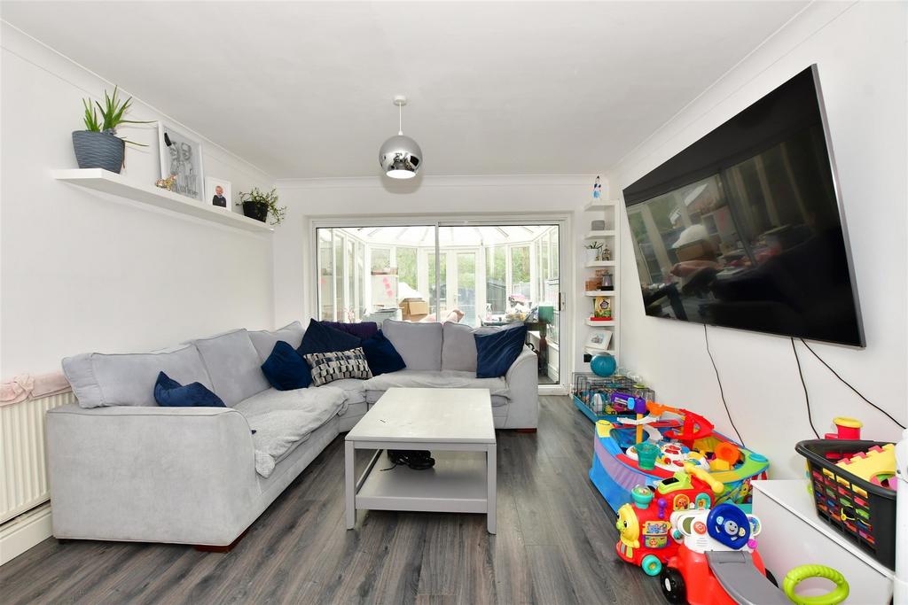 Latimer Drive, Steeple View... 3 bed terraced house for sale £300,000