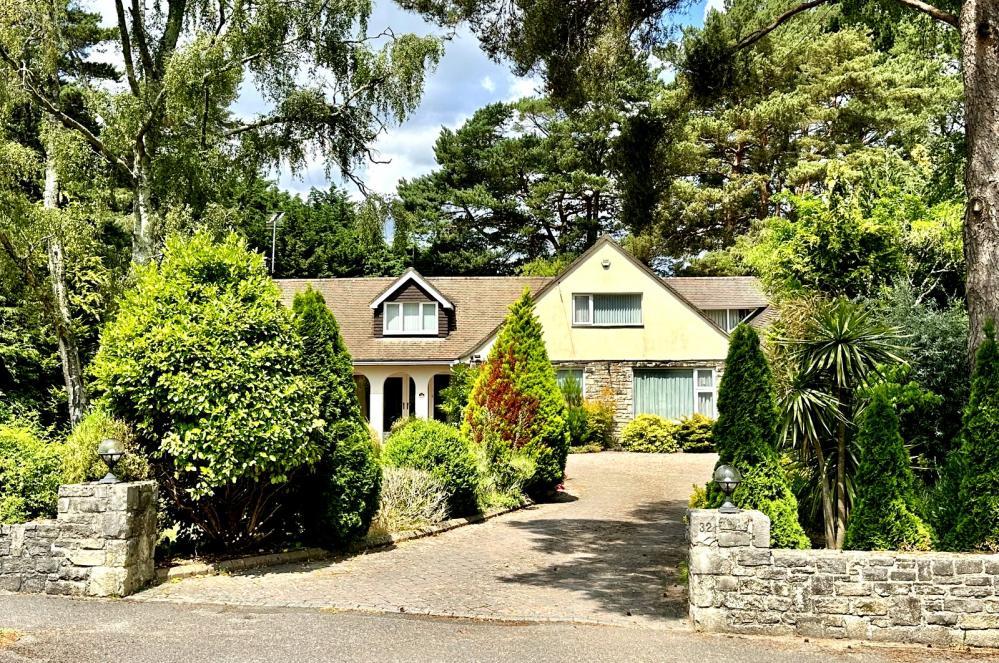 St Ives Park, Ashley Heath, BH24 2JY 5 bed chalet for sale £1,150,000