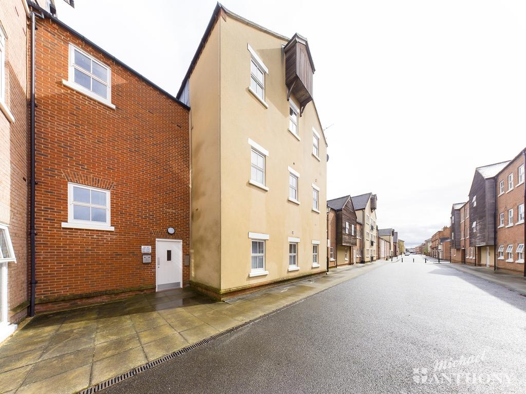 Mere Court, Fairford Leys 2 bed flat £1,000 pcm (£231 pw)