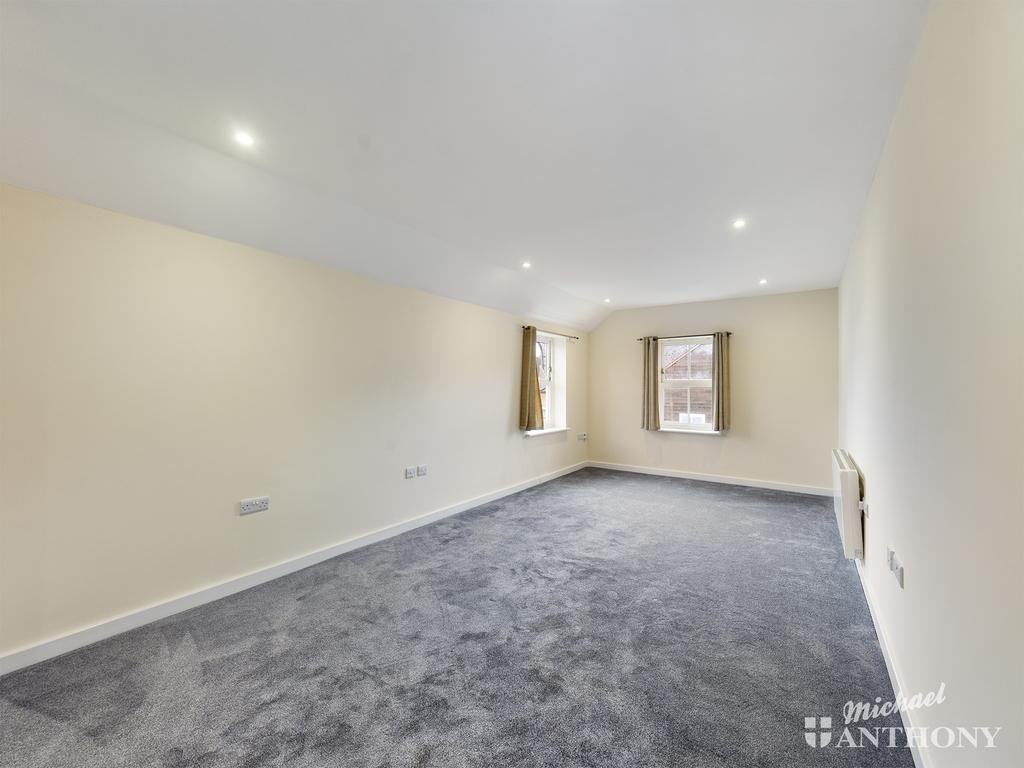 Mere Court, Fairford Leys 2 bed flat £1,000 pcm (£231 pw)