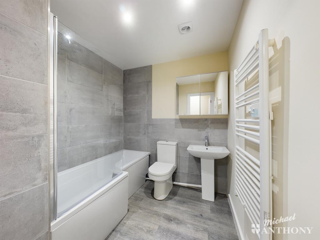 Mere Court, Fairford Leys 2 bed flat £1,000 pcm (£231 pw)