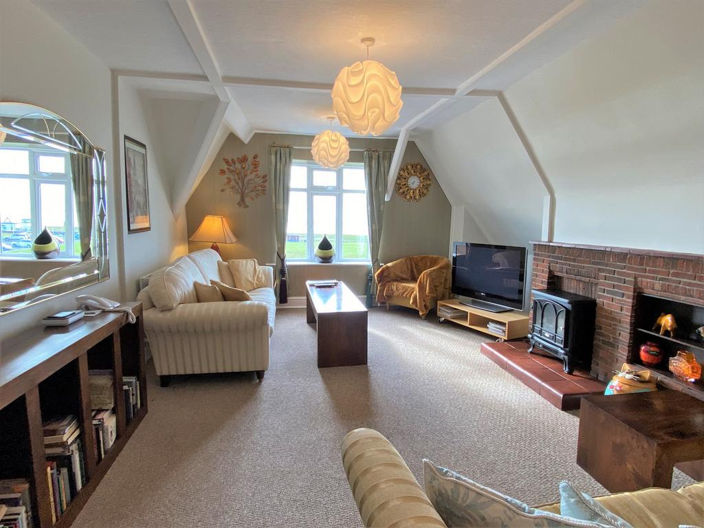 East Beach, Lytham, FY8 3 bed apartment for sale £280,000