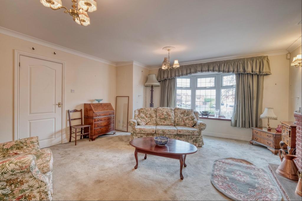 Shirehampton Close, heath Redditch B97 5PF 4 bed detached house for