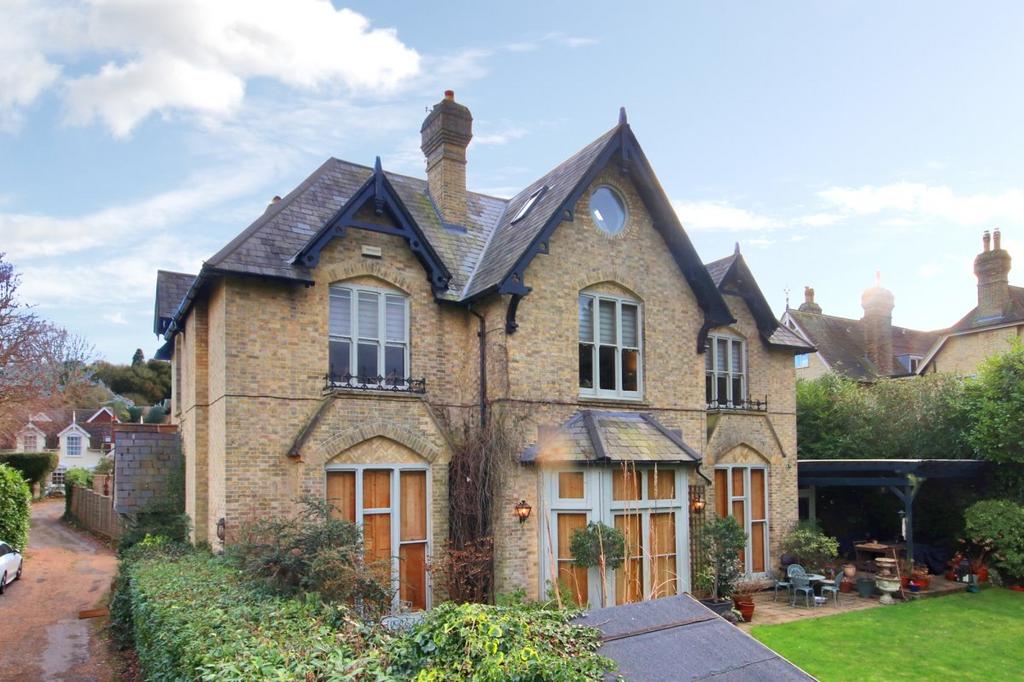 Broadwater Down, Tunbridge Wells 3 bed flat £3,500 pcm (£808 pw)