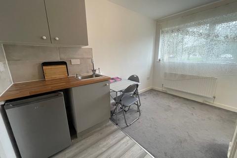 1 bedroom in a house share to rent - Linden Way, Southgate