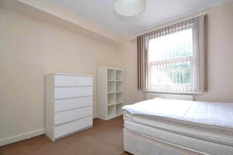 2 bedroom flat to rent, New Cross Road, London