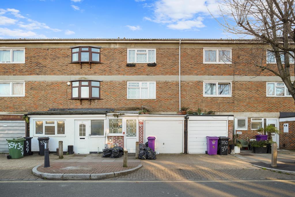 Bancroft Road, Stepney Green, E1 6 bed terraced house £4,500 pcm (£