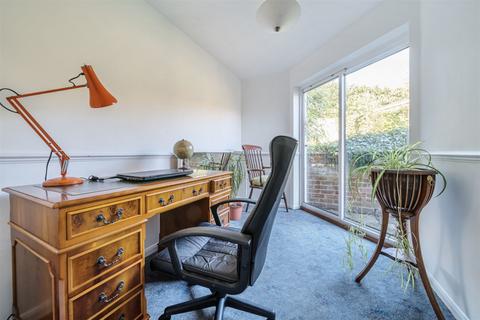 Oriel House Glen Road, Hindhead, GU26 6QE