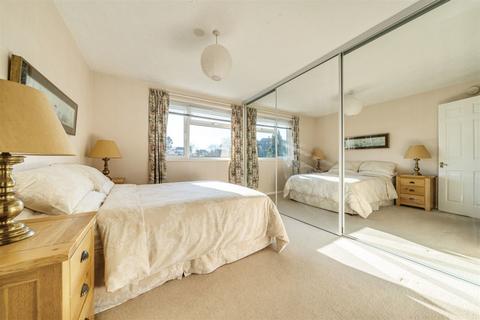 Oriel House Glen Road, Hindhead, GU26 6QE