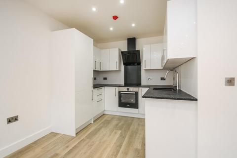 2 bedroom flat for sale - High Wycombe,  Buckinghamshire,  HP13