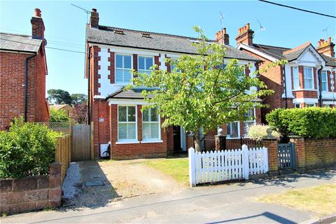 36 Grasmere Road, Lightwater, GU18 5TJ