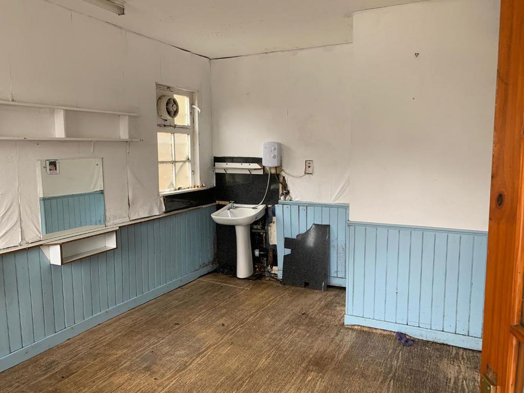Coalburn Road, Coalburn, Lanark... Property £12,000
