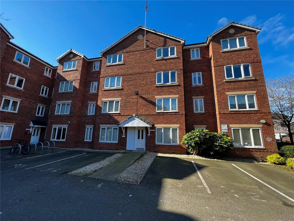 Woodsome Park, Woolton, Liverpool... 2 bed apartment £675 pcm (£156 pw)