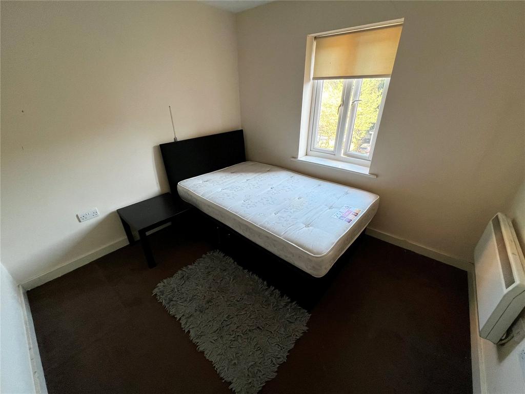 Woodsome Park, Woolton, Liverpool... 2 bed apartment £675 pcm (£156 pw)