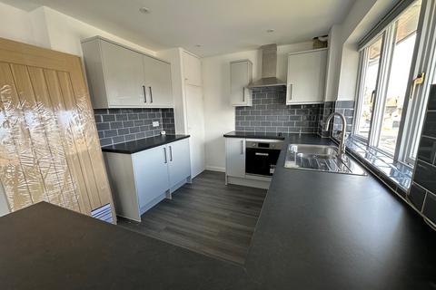 2 bedroom maisonette to rent, Heron Close, Ascot SL5