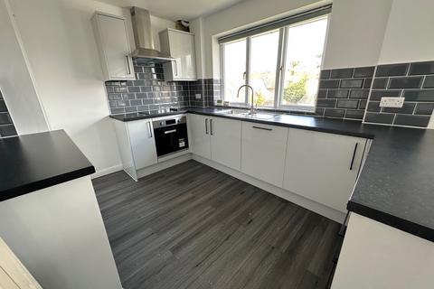 2 bedroom maisonette to rent, Heron Close, Ascot SL5