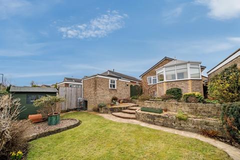 2 bedroom bungalow for sale - New Park Vale, Farsley, Pudsey, West Yorkshire, LS28