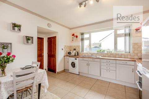 2 bedroom detached bungalow for sale - Greenville Avenue, Ewloe CH5 3