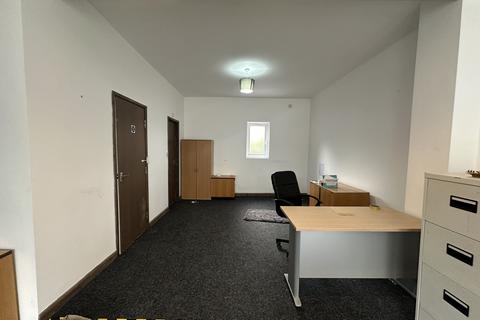 Property to rent, Langley High Street, Oldbury, West Midlands, B69