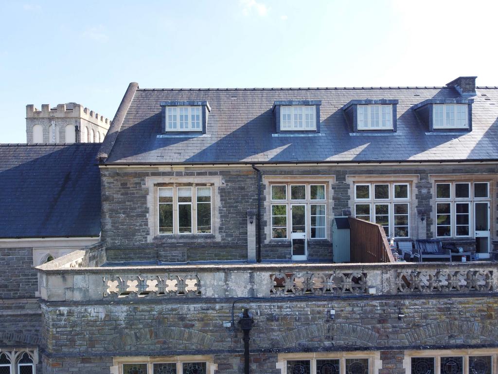 The Manor, Talygarn, CF72 9WT 2 bed for sale £289,950