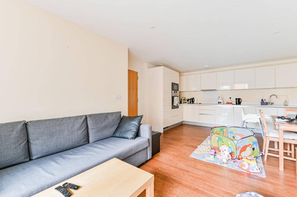 Howard Road, Harrow, Stanmore, HA7 2 bed flat £2,000 pcm (£462 pw)