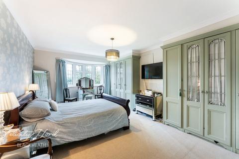290 Avery Hill Road, London, SE9 2JL