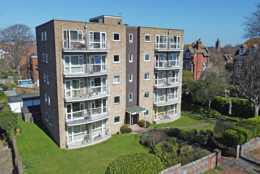 Granville Road, Eastbourne, BN20 7HE 2 bed flat for sale £295,000